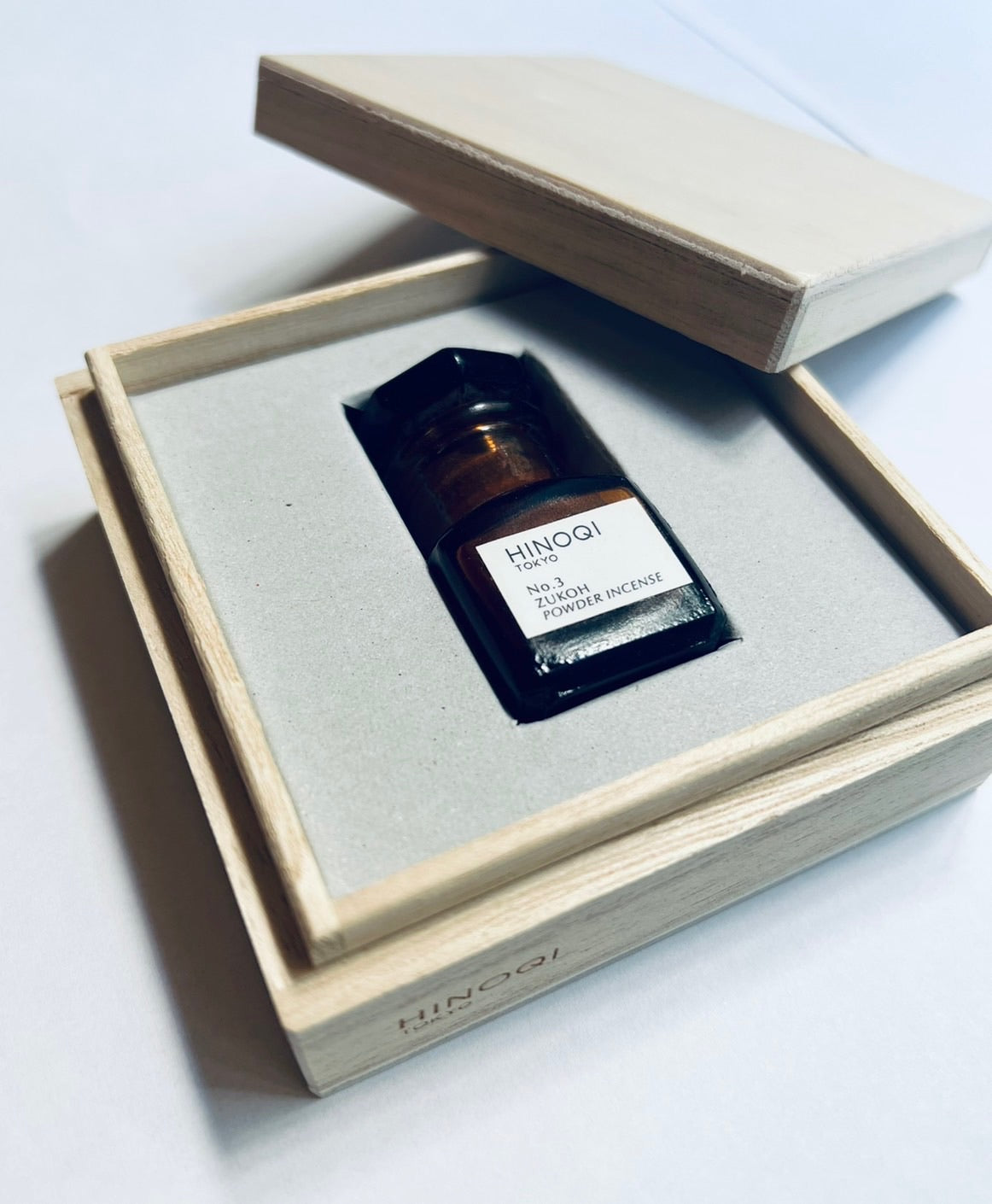 ZUKOH • 塗香 (国産ハンドメイド薬瓶入り)Handcrafted Glass Apothecary Bottle with Wood Box